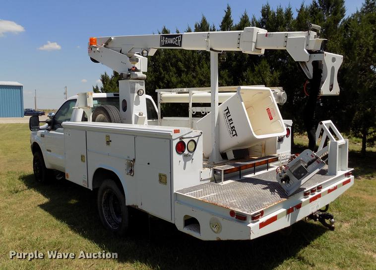 image for item DD5789 2004 Ford F450 Super Duty XL bucket truck