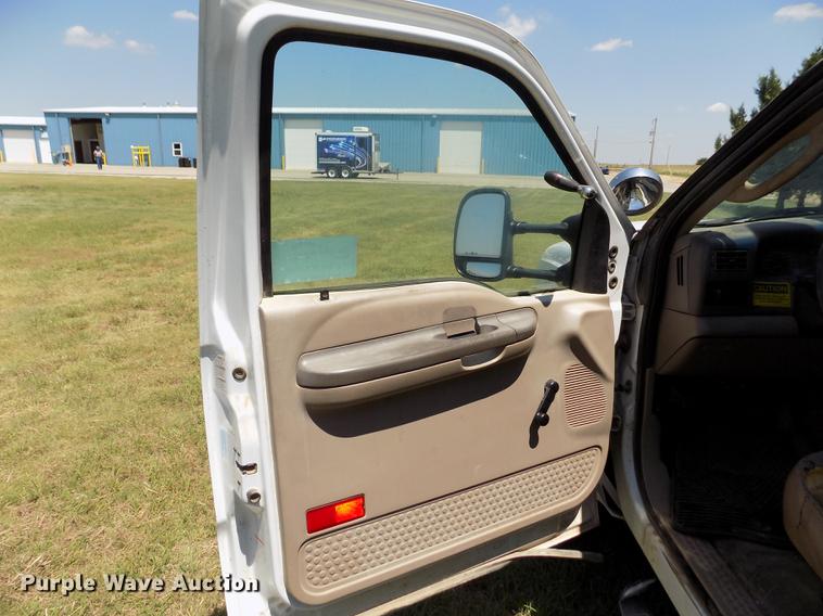 image for item DD5789 2004 Ford F450 Super Duty XL bucket truck