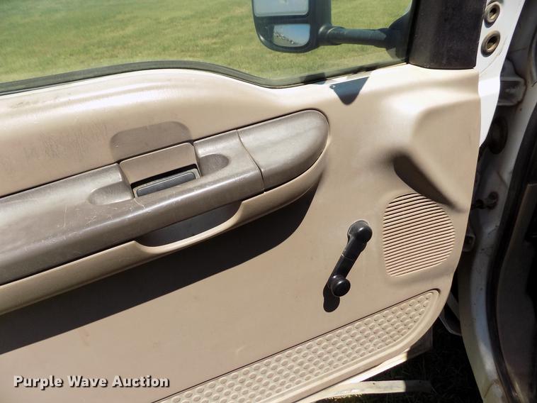 image for item DD5789 2004 Ford F450 Super Duty XL bucket truck