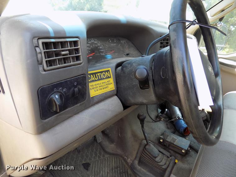 image for item DD5789 2004 Ford F450 Super Duty XL bucket truck
