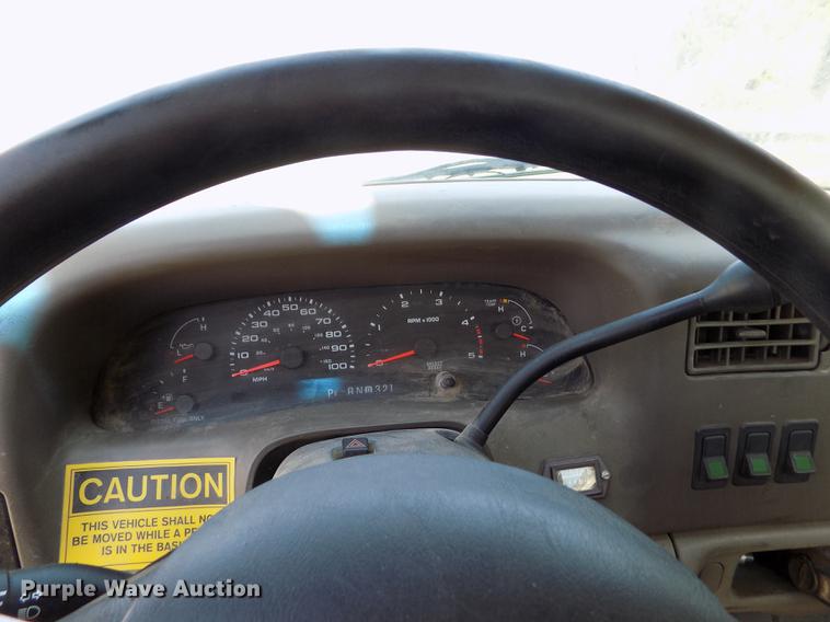 image for item DD5789 2004 Ford F450 Super Duty XL bucket truck