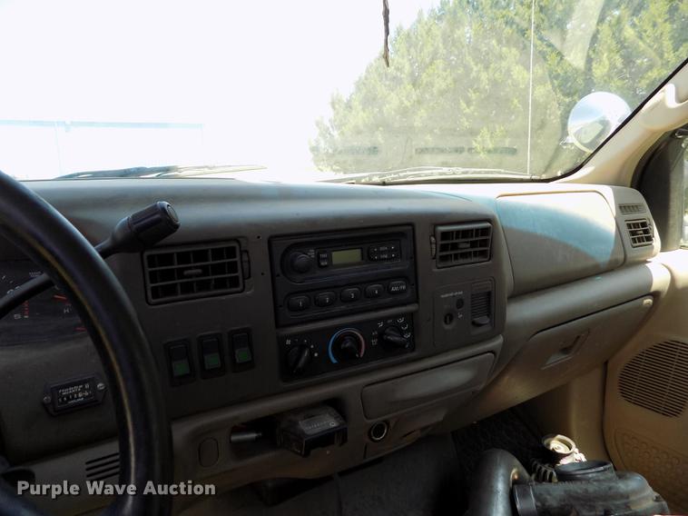 image for item DD5789 2004 Ford F450 Super Duty XL bucket truck