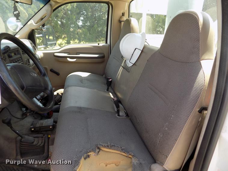 image for item DD5789 2004 Ford F450 Super Duty XL bucket truck