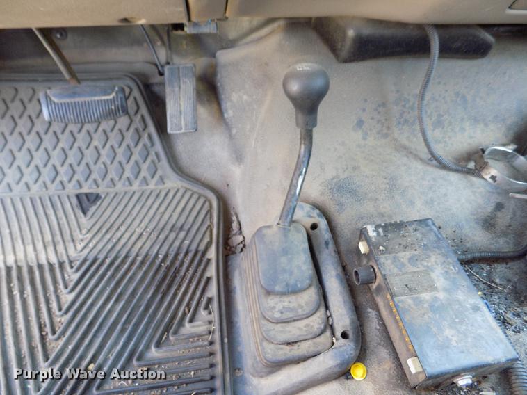 image for item DD5789 2004 Ford F450 Super Duty XL bucket truck