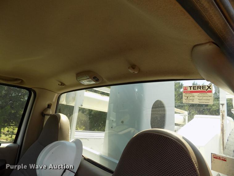 image for item DD5789 2004 Ford F450 Super Duty XL bucket truck