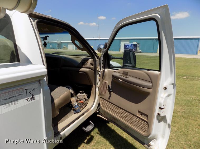 image for item DD5789 2004 Ford F450 Super Duty XL bucket truck