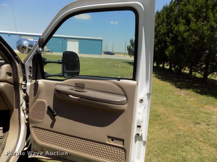 image for item DD5789 2004 Ford F450 Super Duty XL bucket truck