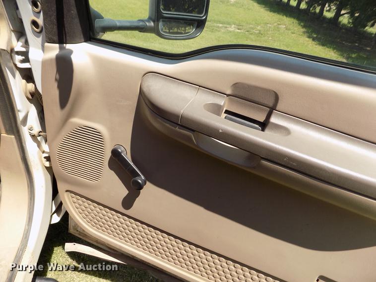 image for item DD5789 2004 Ford F450 Super Duty XL bucket truck