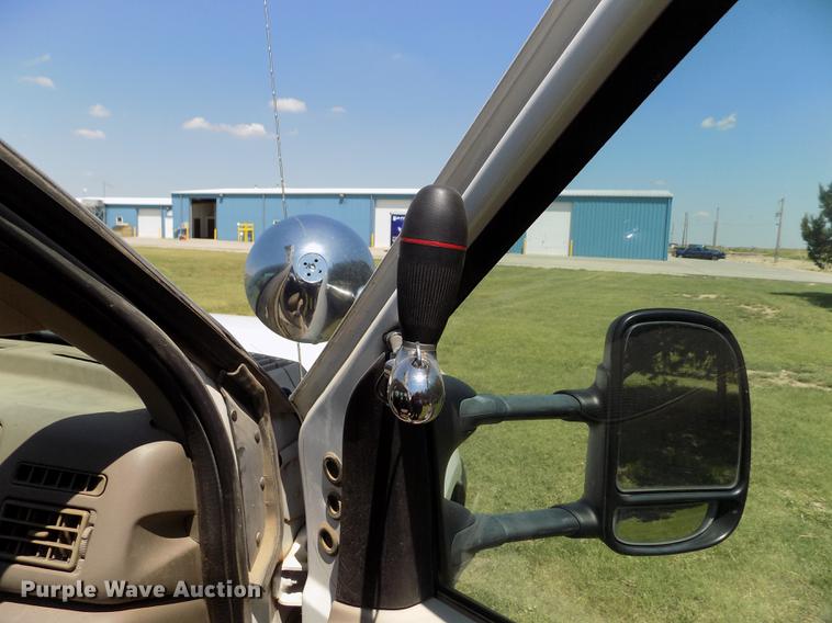 image for item DD5789 2004 Ford F450 Super Duty XL bucket truck