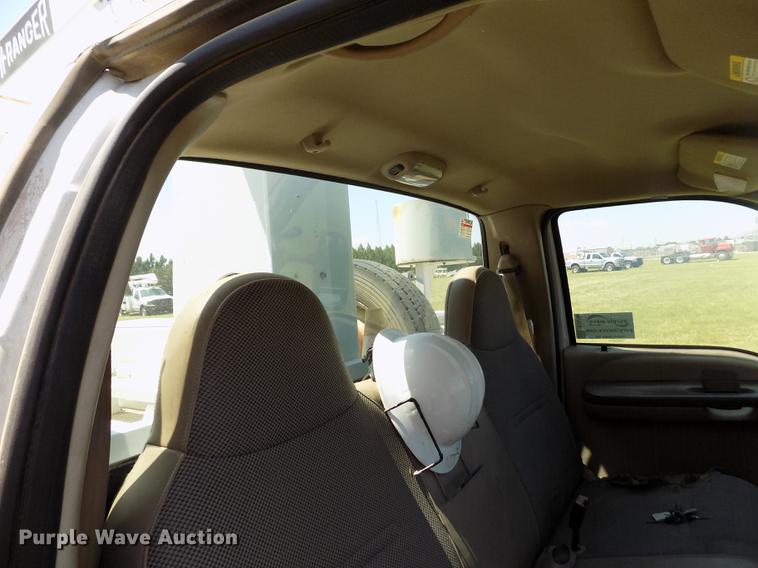 image for item DD5789 2004 Ford F450 Super Duty XL bucket truck