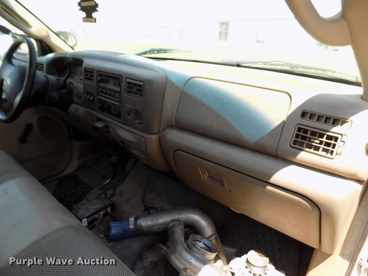 image for item DD5789 2004 Ford F450 Super Duty XL bucket truck