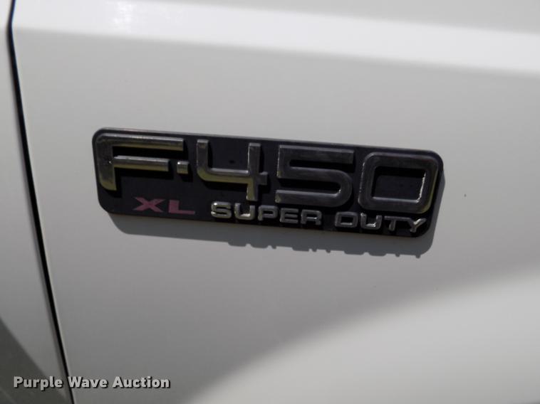 image for item DD5789 2004 Ford F450 Super Duty XL bucket truck