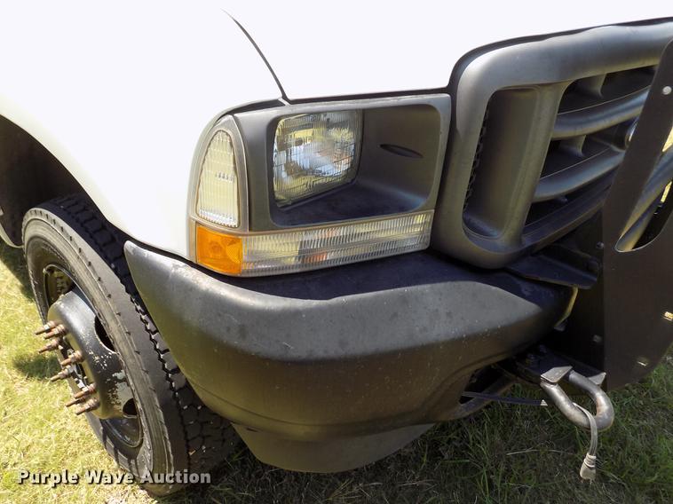 image for item DD5789 2004 Ford F450 Super Duty XL bucket truck