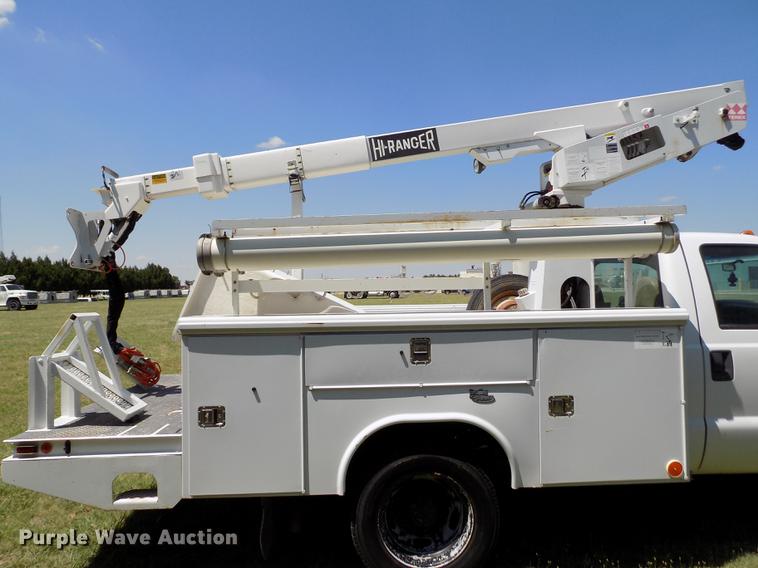 image for item DD5789 2004 Ford F450 Super Duty XL bucket truck
