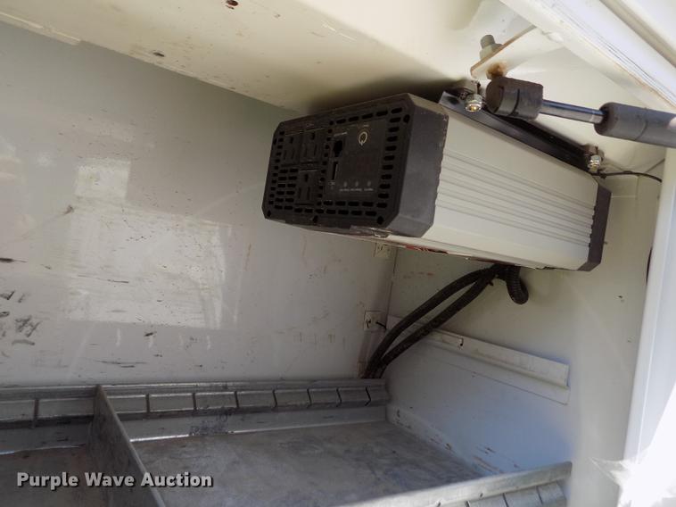 image for item DD5789 2004 Ford F450 Super Duty XL bucket truck