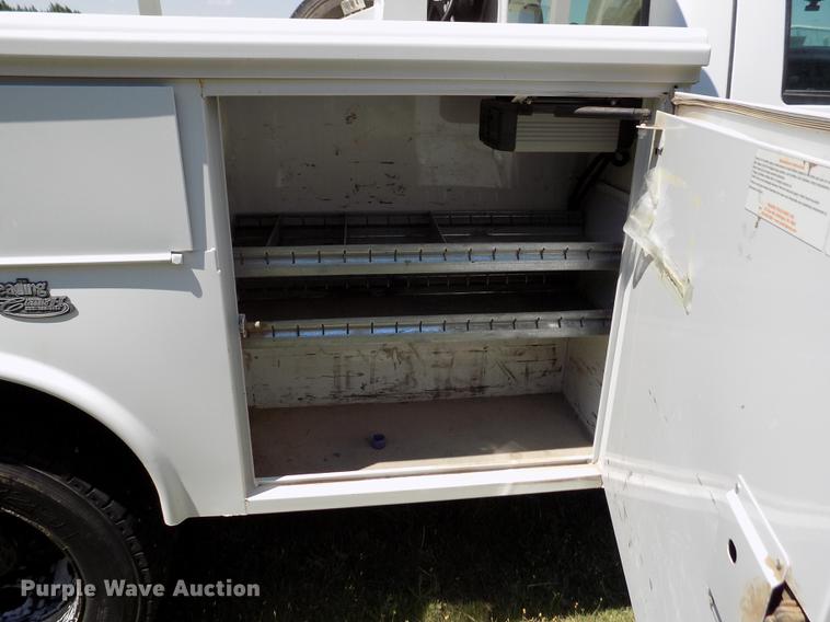 image for item DD5789 2004 Ford F450 Super Duty XL bucket truck