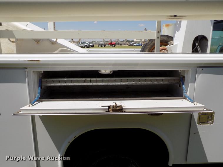 image for item DD5789 2004 Ford F450 Super Duty XL bucket truck