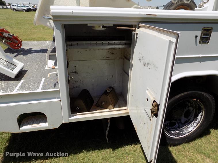 image for item DD5789 2004 Ford F450 Super Duty XL bucket truck