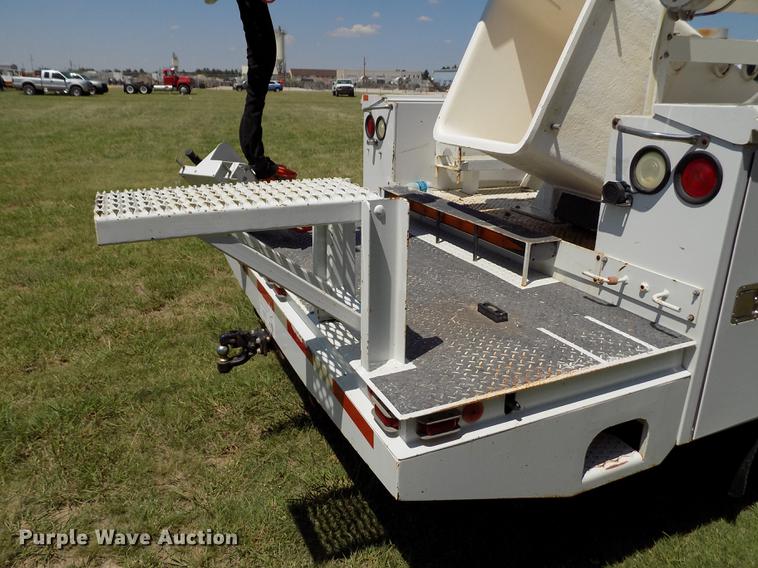 image for item DD5789 2004 Ford F450 Super Duty XL bucket truck