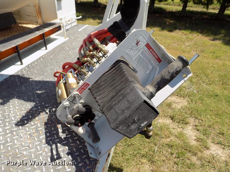 image for item DD5789 2004 Ford F450 Super Duty XL bucket truck