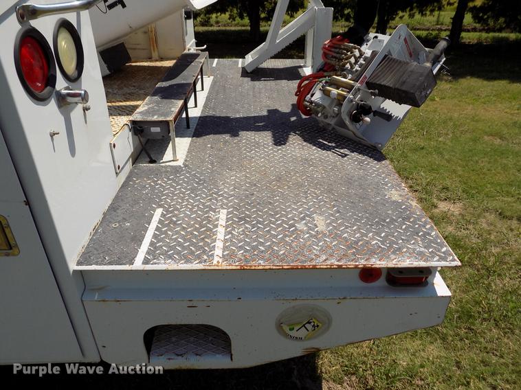 image for item DD5789 2004 Ford F450 Super Duty XL bucket truck