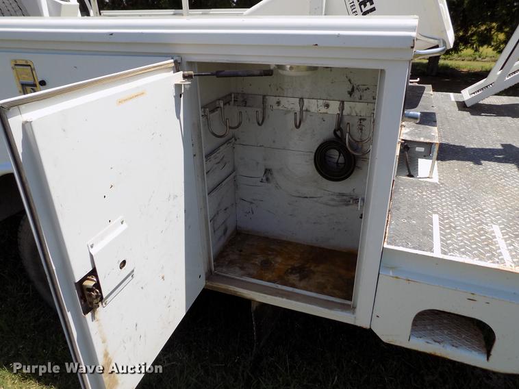 image for item DD5789 2004 Ford F450 Super Duty XL bucket truck