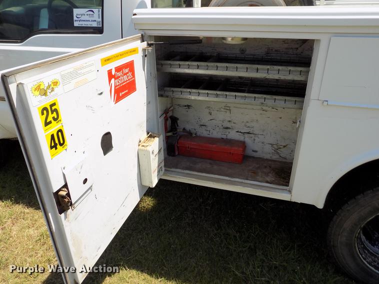 image for item DD5789 2004 Ford F450 Super Duty XL bucket truck