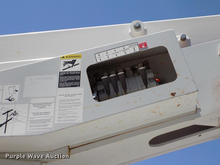 image for item DD5789 2004 Ford F450 Super Duty XL bucket truck