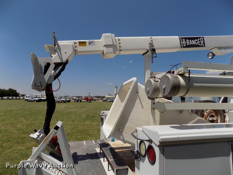 image for item DD5789 2004 Ford F450 Super Duty XL bucket truck