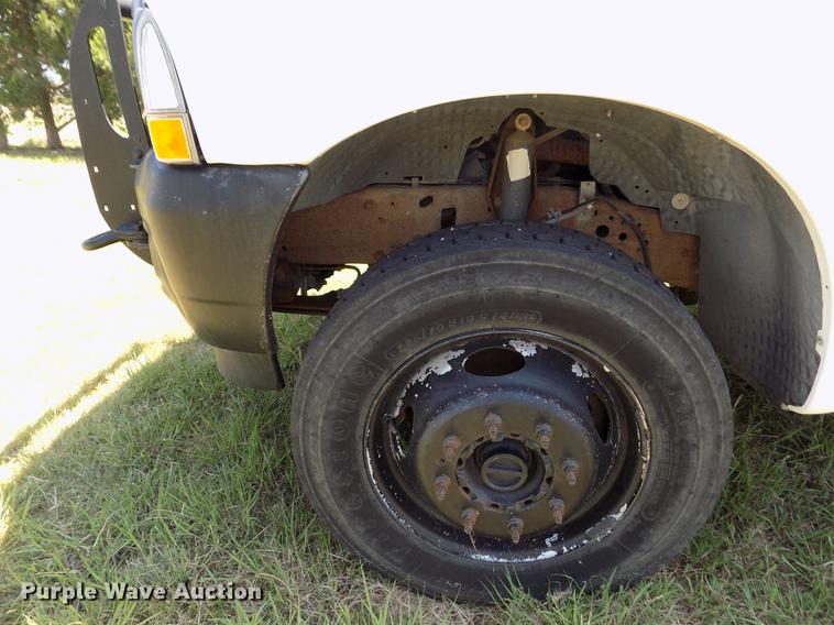 image for item DD5789 2004 Ford F450 Super Duty XL bucket truck