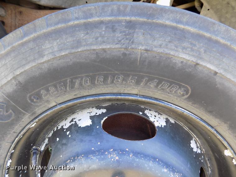 image for item DD5789 2004 Ford F450 Super Duty XL bucket truck