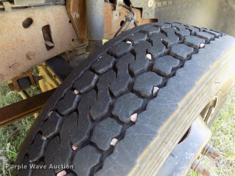 image for item DD5789 2004 Ford F450 Super Duty XL bucket truck