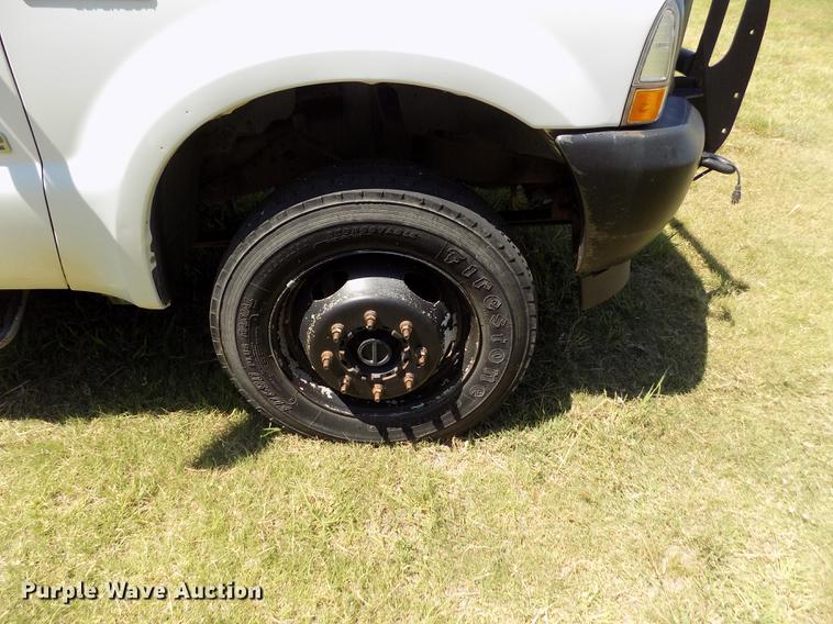 image for item DD5789 2004 Ford F450 Super Duty XL bucket truck