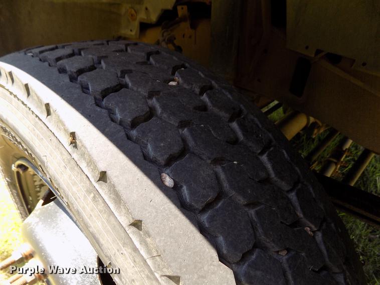 image for item DD5789 2004 Ford F450 Super Duty XL bucket truck