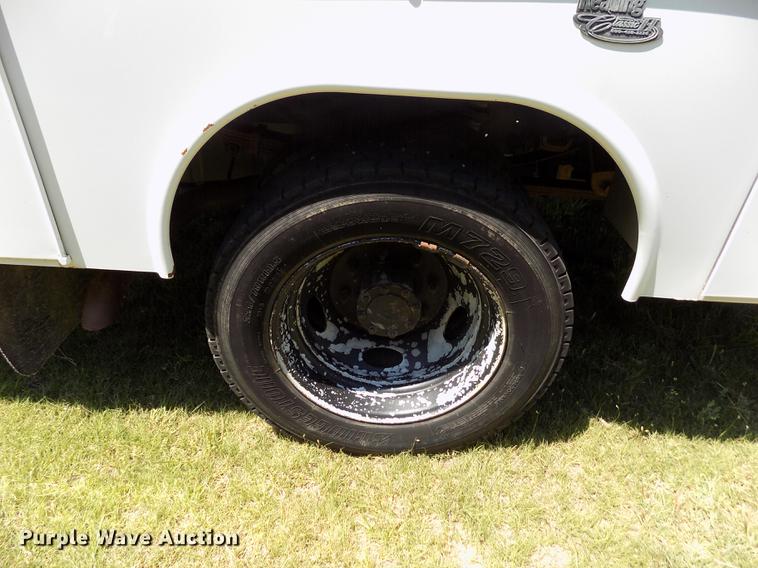 image for item DD5789 2004 Ford F450 Super Duty XL bucket truck