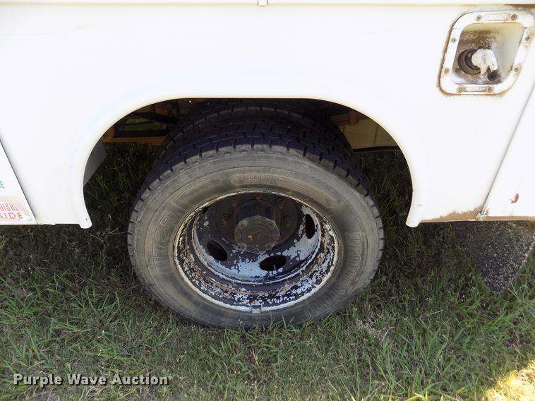 image for item DD5789 2004 Ford F450 Super Duty XL bucket truck