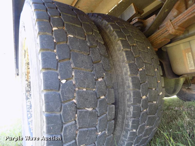 image for item DD5789 2004 Ford F450 Super Duty XL bucket truck