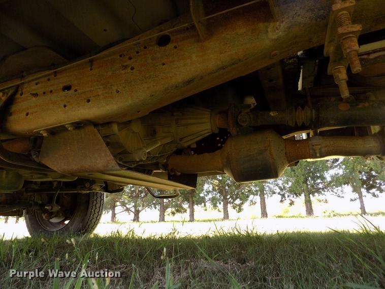 image for item DD5789 2004 Ford F450 Super Duty XL bucket truck