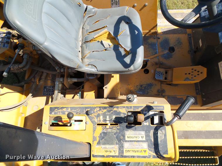 image for item DD5795 1995 Case 860 trencher