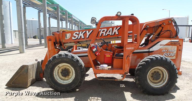 image for item DD5798 2003 SkyTrak 6036 Legacy series telehandler