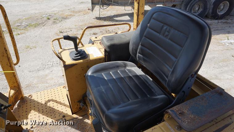 image for item DD7762 1995 Caterpillar D5C XL Series III dozer