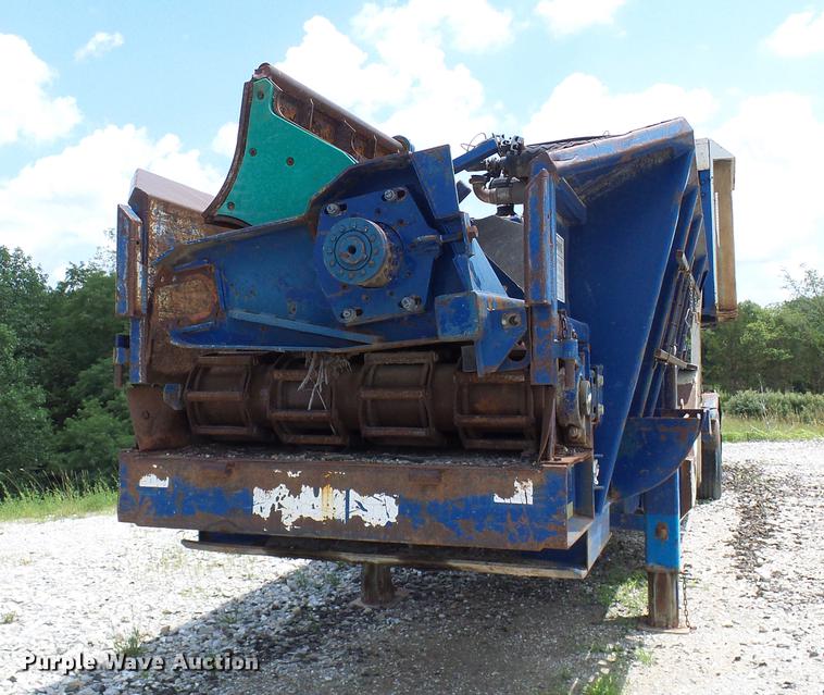 image for item DD8583 2002 Peterson Pacific HC-2400-B horizontal grinder