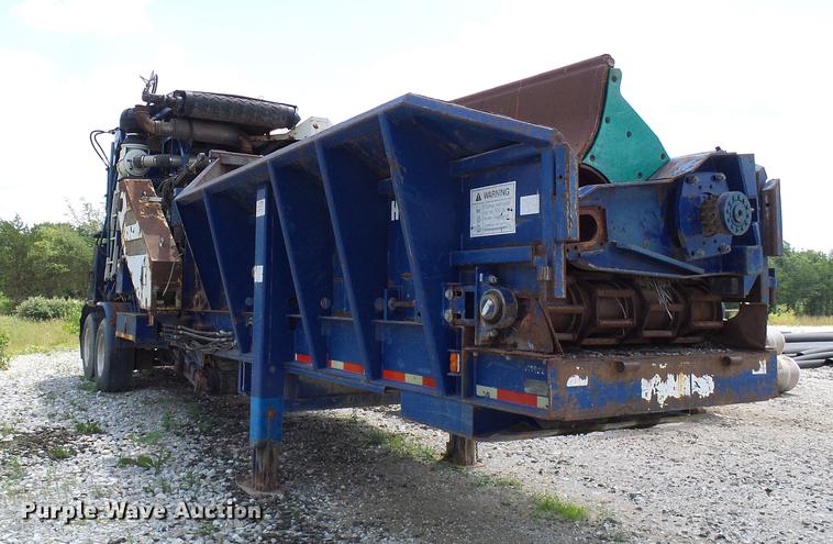 image for item DD8583 2002 Peterson Pacific HC-2400-B horizontal grinder