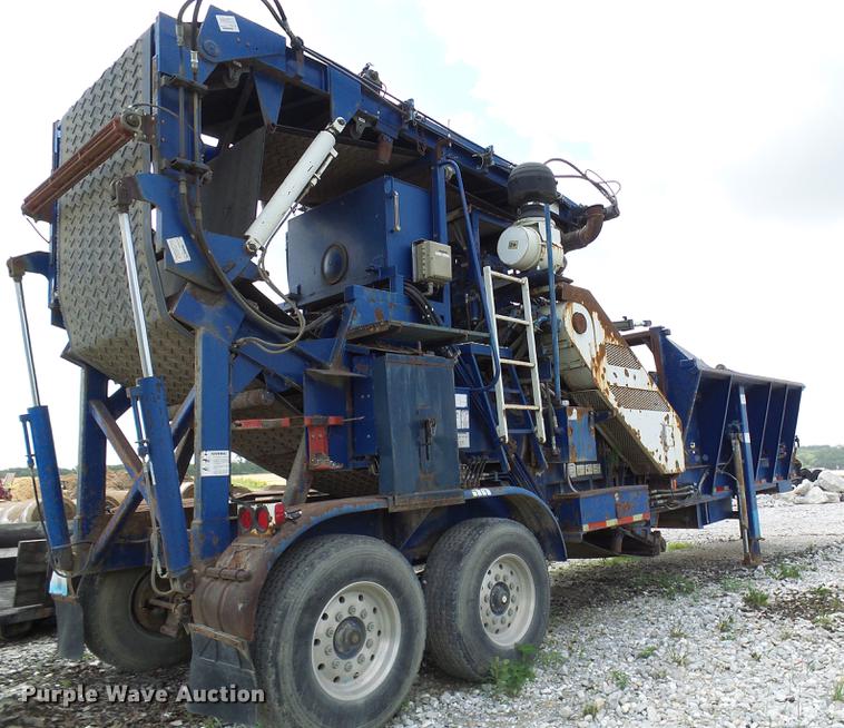 image for item DD8583 2002 Peterson Pacific HC-2400-B horizontal grinder