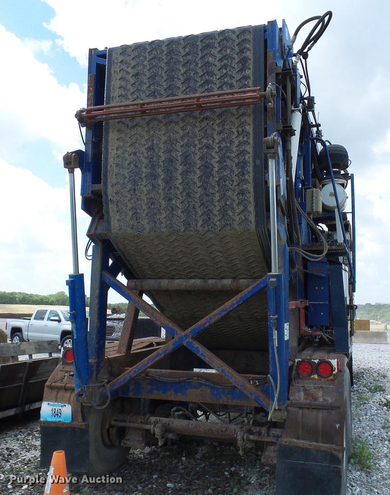 image for item DD8583 2002 Peterson Pacific HC-2400-B horizontal grinder