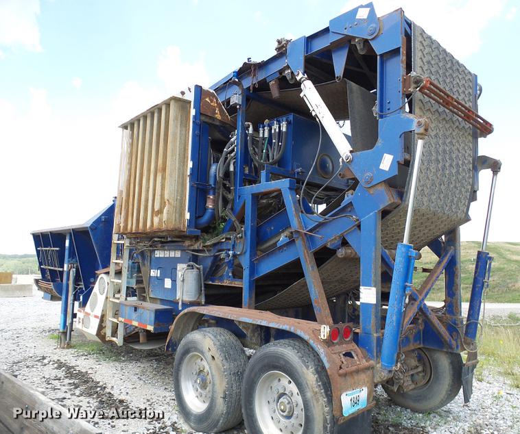 image for item DD8583 2002 Peterson Pacific HC-2400-B horizontal grinder