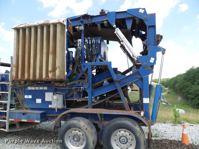 image for item DD8583 2002 Peterson Pacific HC-2400-B horizontal grinder