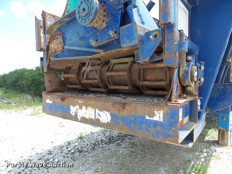 image for item DD8583 2002 Peterson Pacific HC-2400-B horizontal grinder