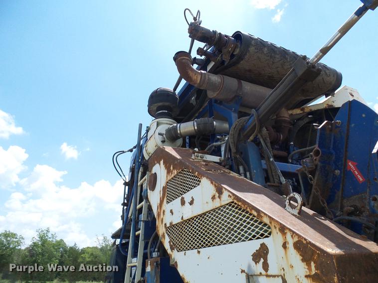 image for item DD8583 2002 Peterson Pacific HC-2400-B horizontal grinder