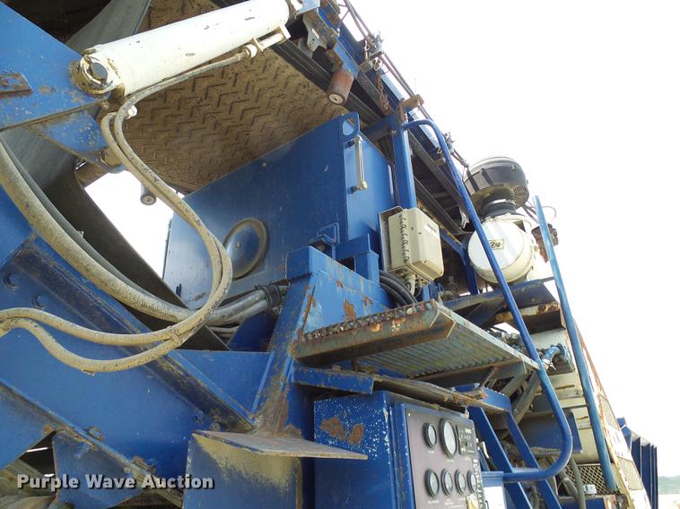 image for item DD8583 2002 Peterson Pacific HC-2400-B horizontal grinder